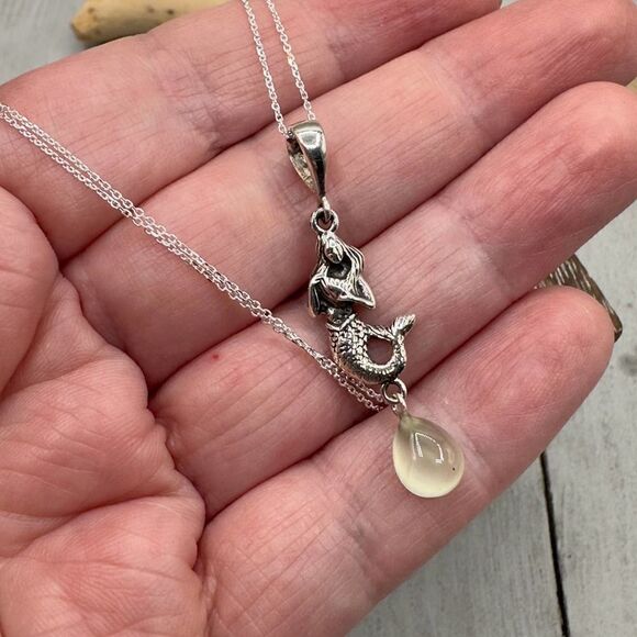 Mermaid Prehnite Sterling Silver Necklace - Picture 1 of 11